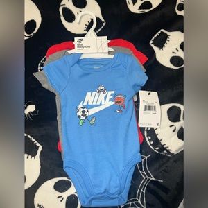Set of 3 body suit (NIKE)